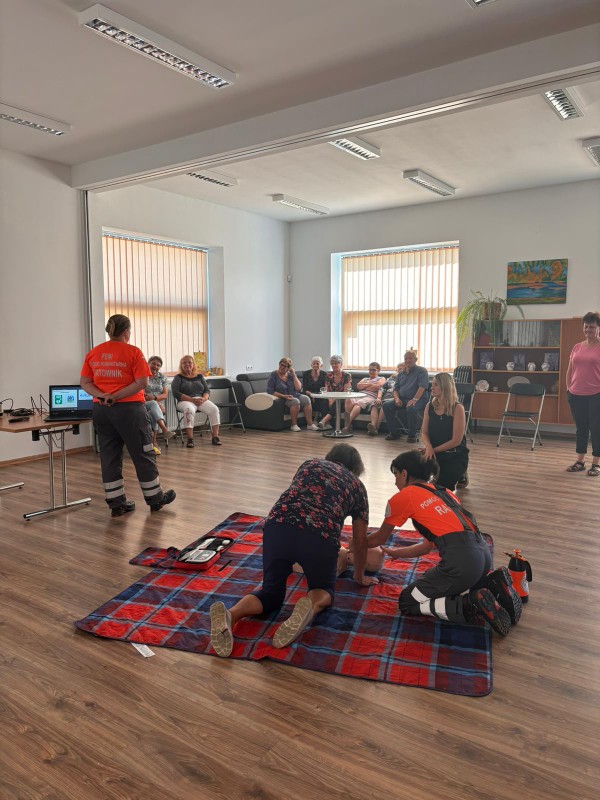Stowarzyszenie Pomocy Humanitarnej Feni Nauka Pierwszej Pomocy Seniorów