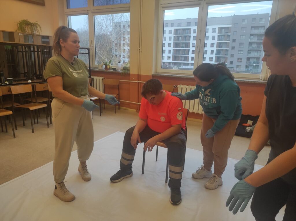 Stowarzyszenie Pomocy Humanitarnej Feni Nauka Pierwszej Pomocy 
