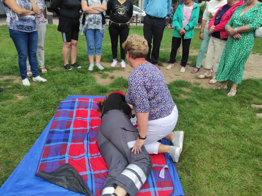 Stowarzyszenie Pomocy Humanitarnej Feni Nauka Pierwszej Pomocy Seniorów